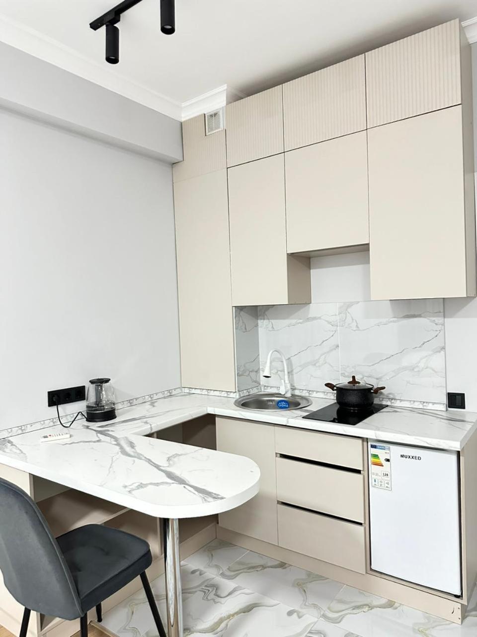 Апарт-Отель Amz Almatî Exterior foto